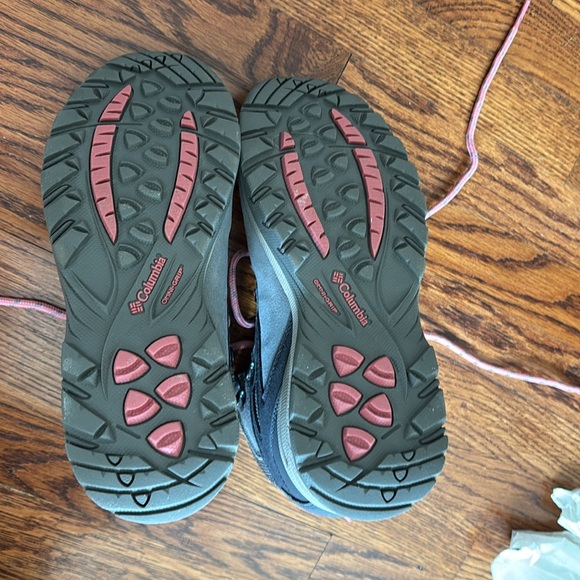 NWT women sz 8 Columbia grey and pink hiking boots - Picture 6 of 6